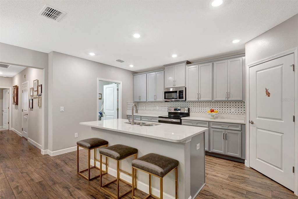 На продажу: $298,000 (2 спален, 2 ванн, 1636 Квадратных фут)