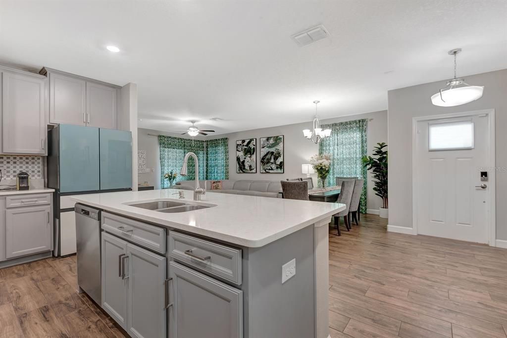 На продажу: $298,000 (2 спален, 2 ванн, 1636 Квадратных фут)