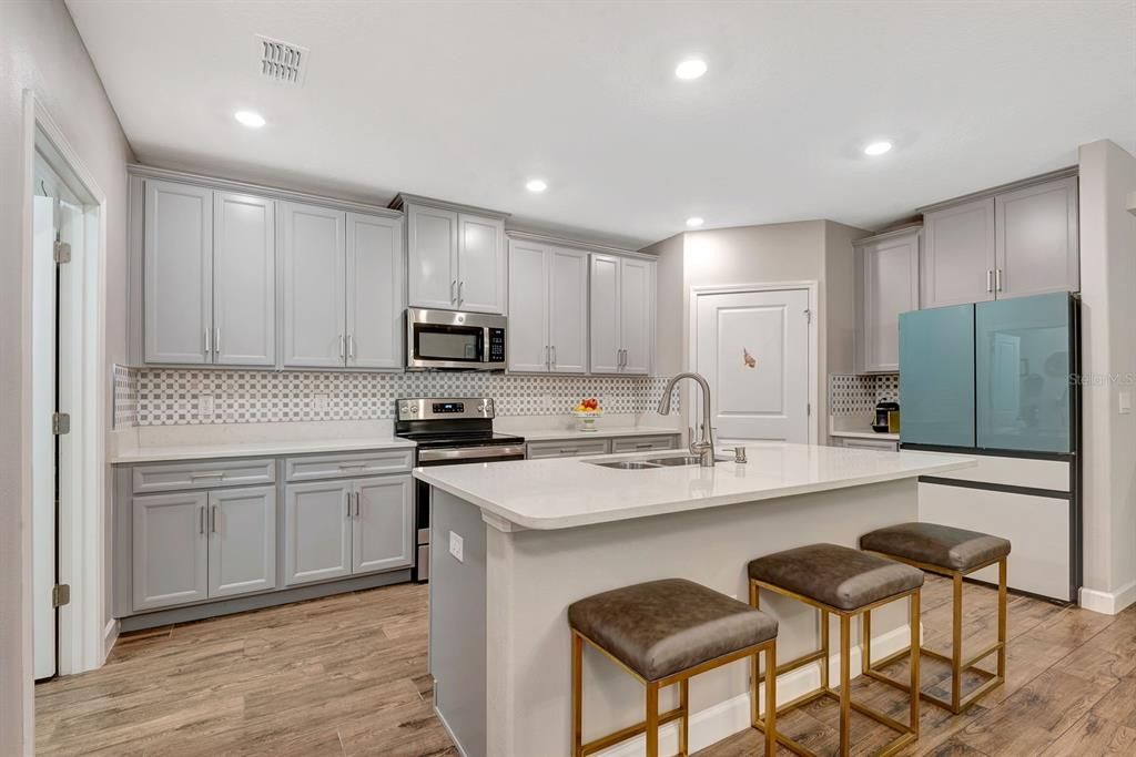 На продажу: $298,000 (2 спален, 2 ванн, 1636 Квадратных фут)