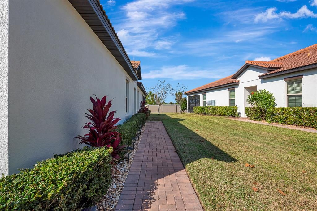 На продажу: $298,000 (2 спален, 2 ванн, 1636 Квадратных фут)