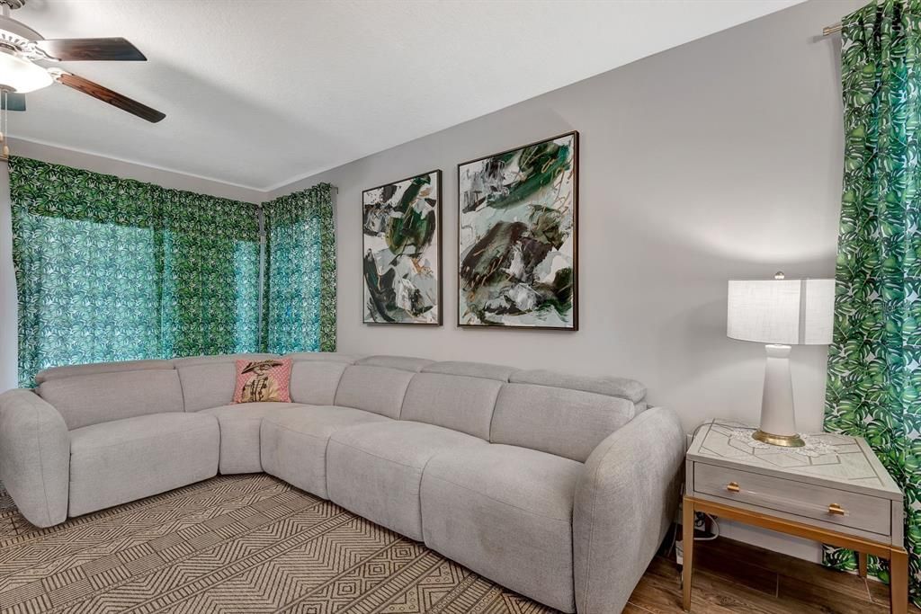 На продажу: $298,000 (2 спален, 2 ванн, 1636 Квадратных фут)