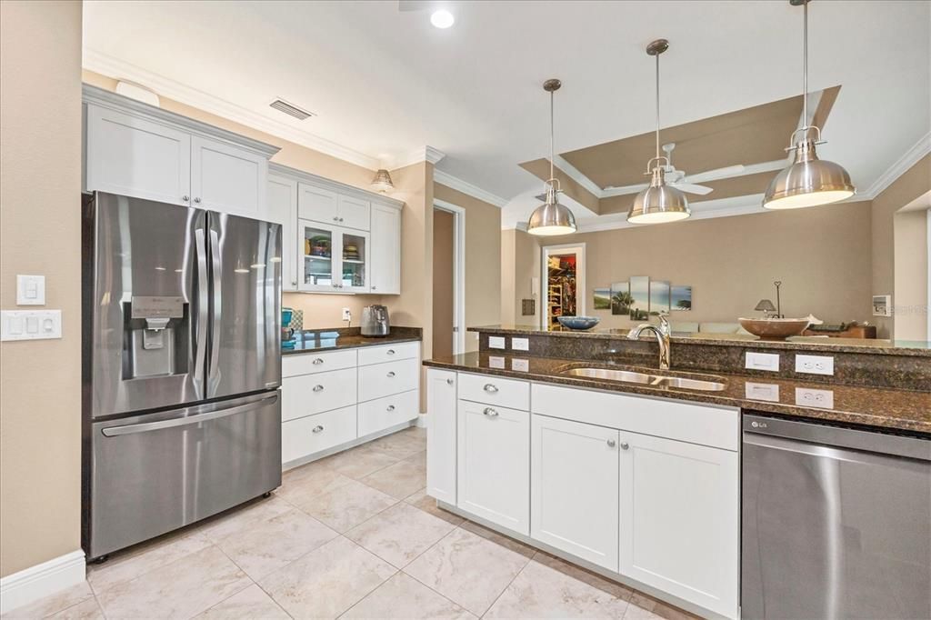 На продажу: $574,000 (3 спален, 2 ванн, 2010 Квадратных фут)