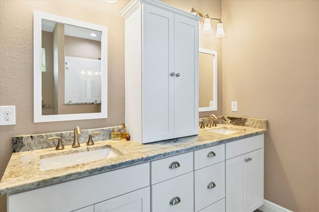 На продажу: $574,000 (3 спален, 2 ванн, 2010 Квадратных фут)