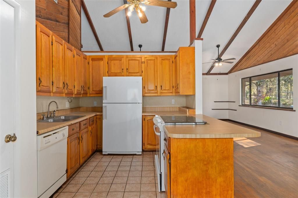 待售: $405,000 (3 贝兹, 2 浴室, 1960 平方英尺)