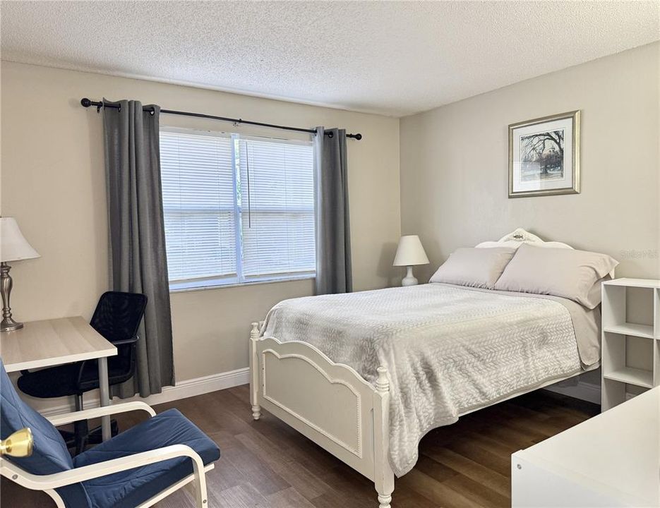 For Sale: $165,000 (2 beds, 2 baths, 879 Square Feet)