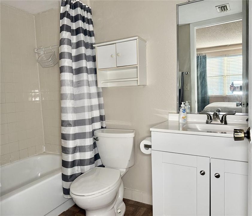 For Sale: $165,000 (2 beds, 2 baths, 879 Square Feet)