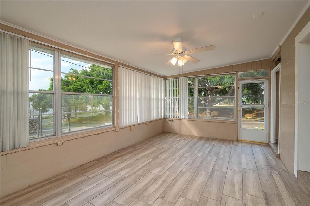 For Rent: $1,825 (3 beds, 2 baths, 1124 Square Feet)