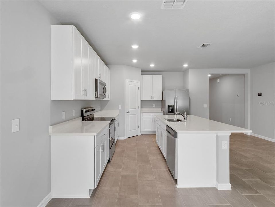 出租: $2,195 (4 贝兹, 3 浴室, 1988 平方英尺)