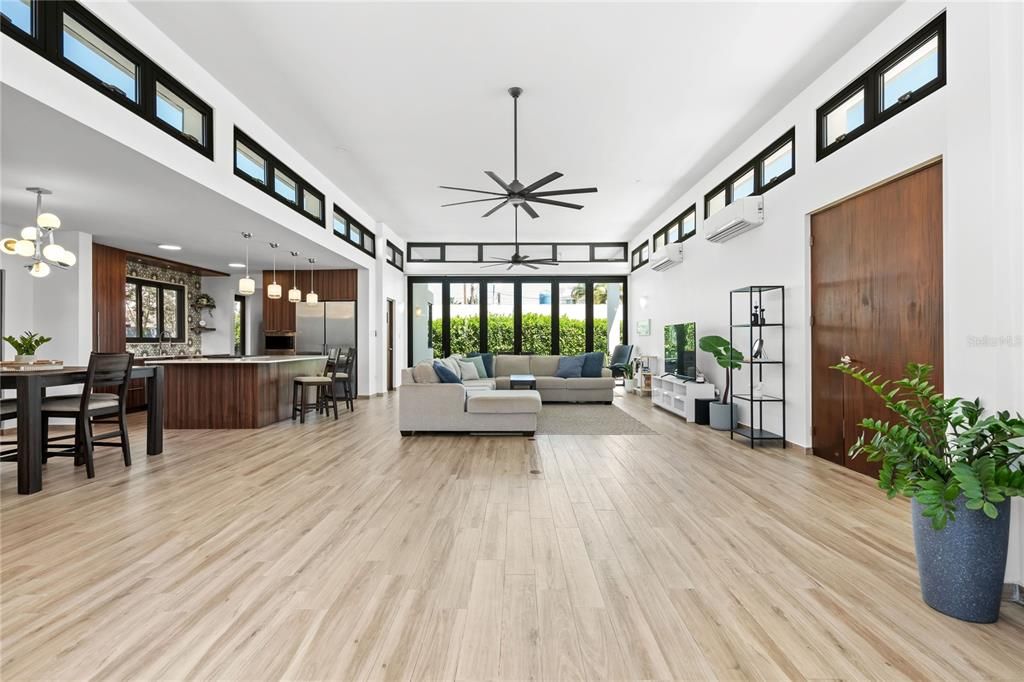 En Renta: $10,000 (4 camas, 3 baños, 6098 Pies cuadrados)