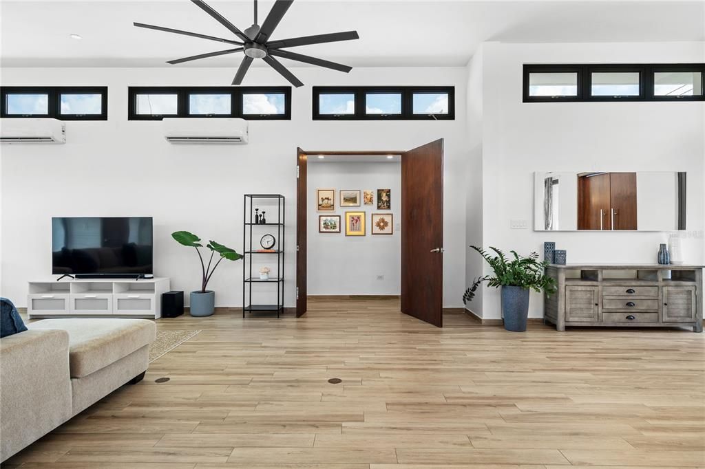 En Renta: $10,000 (4 camas, 3 baños, 6098 Pies cuadrados)