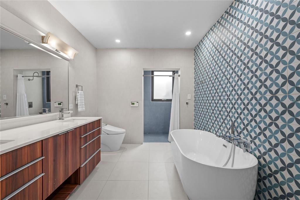 En Renta: $10,000 (4 camas, 3 baños, 6098 Pies cuadrados)