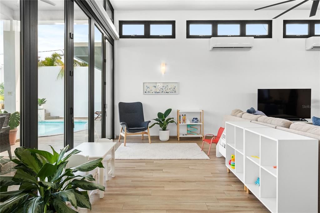 En Renta: $10,000 (4 camas, 3 baños, 6098 Pies cuadrados)