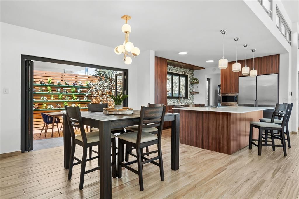 En Renta: $10,000 (4 camas, 3 baños, 6098 Pies cuadrados)