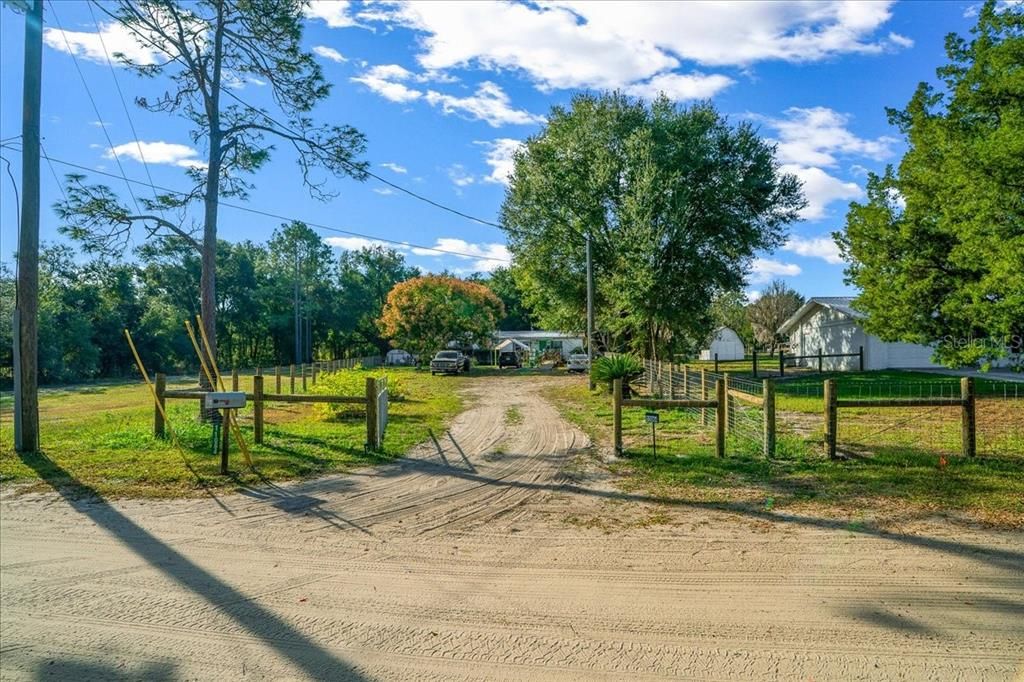 En Venta: $399,000 (5 camas, 3 baños, 3685 Pies cuadrados)