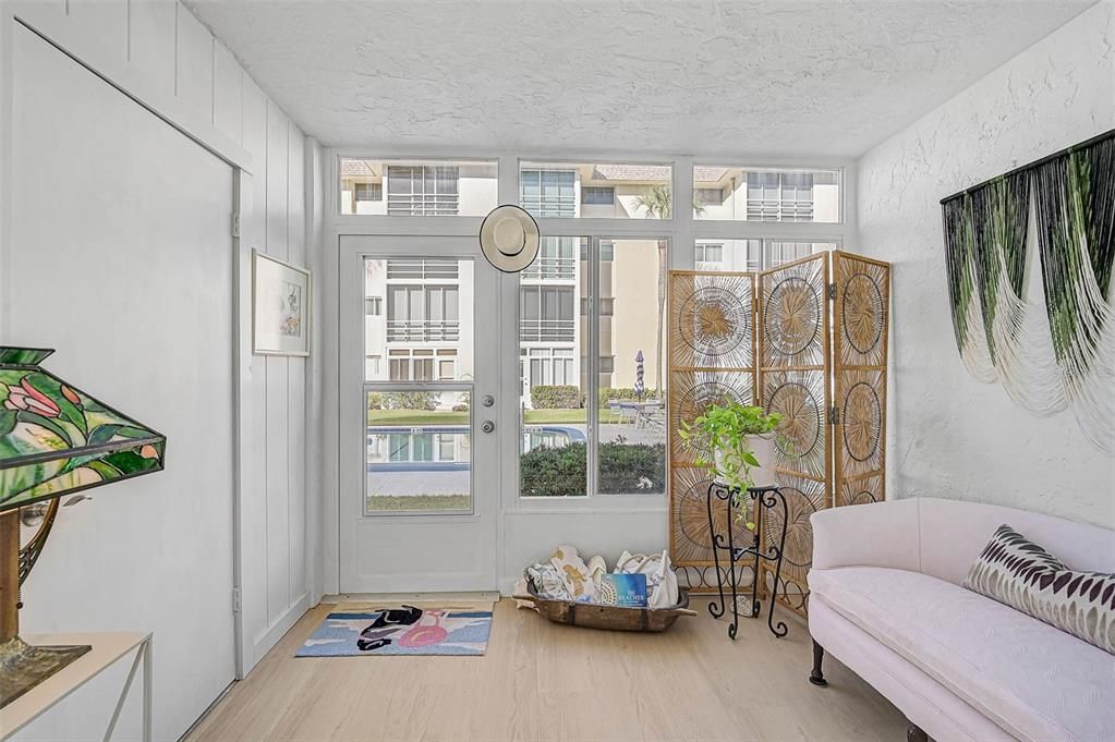 For Sale: $435,000 (2 beds, 2 baths, 1016 Square Feet)