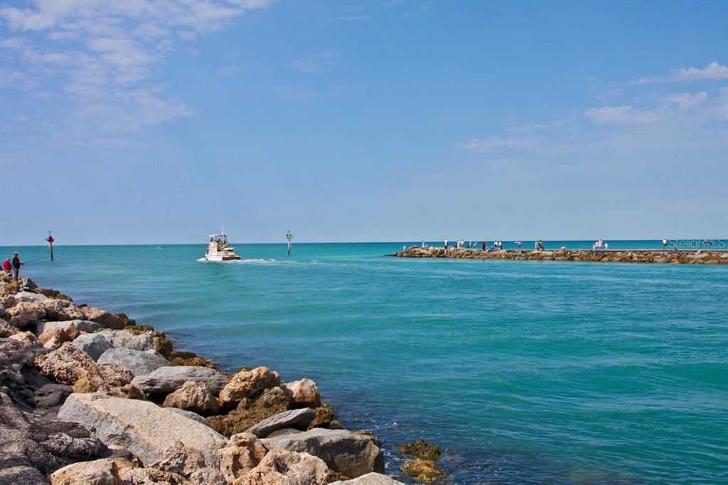 For Sale: $435,000 (2 beds, 2 baths, 1016 Square Feet)