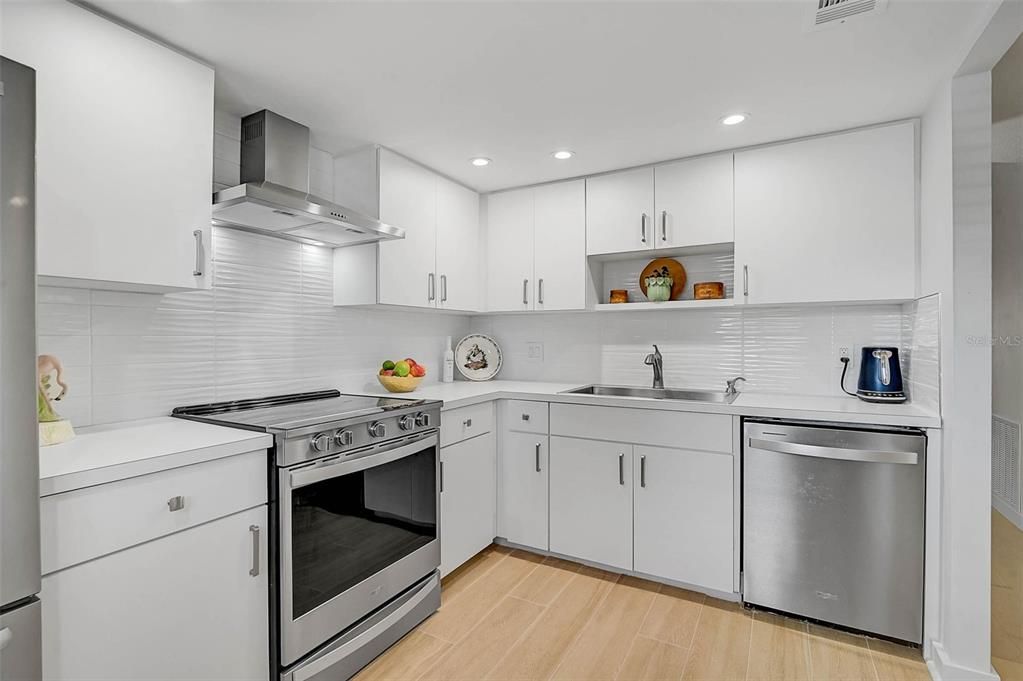 For Sale: $435,000 (2 beds, 2 baths, 1016 Square Feet)