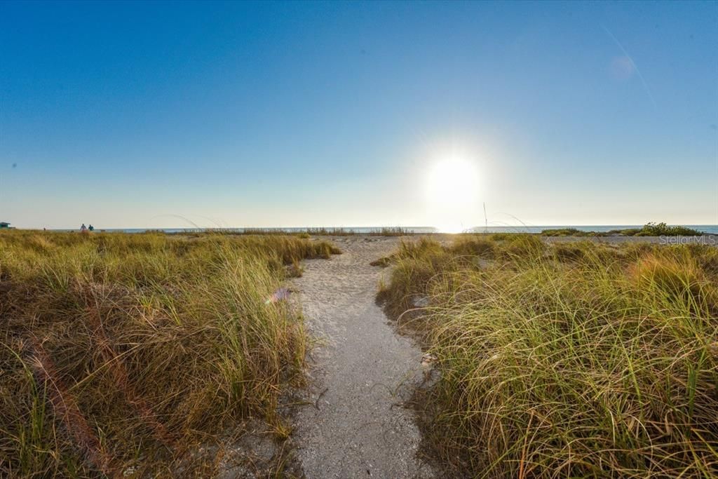 For Sale: $435,000 (2 beds, 2 baths, 1016 Square Feet)