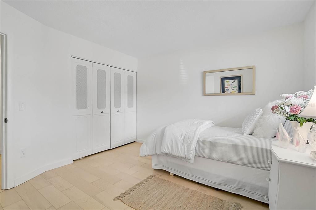 For Sale: $435,000 (2 beds, 2 baths, 1016 Square Feet)