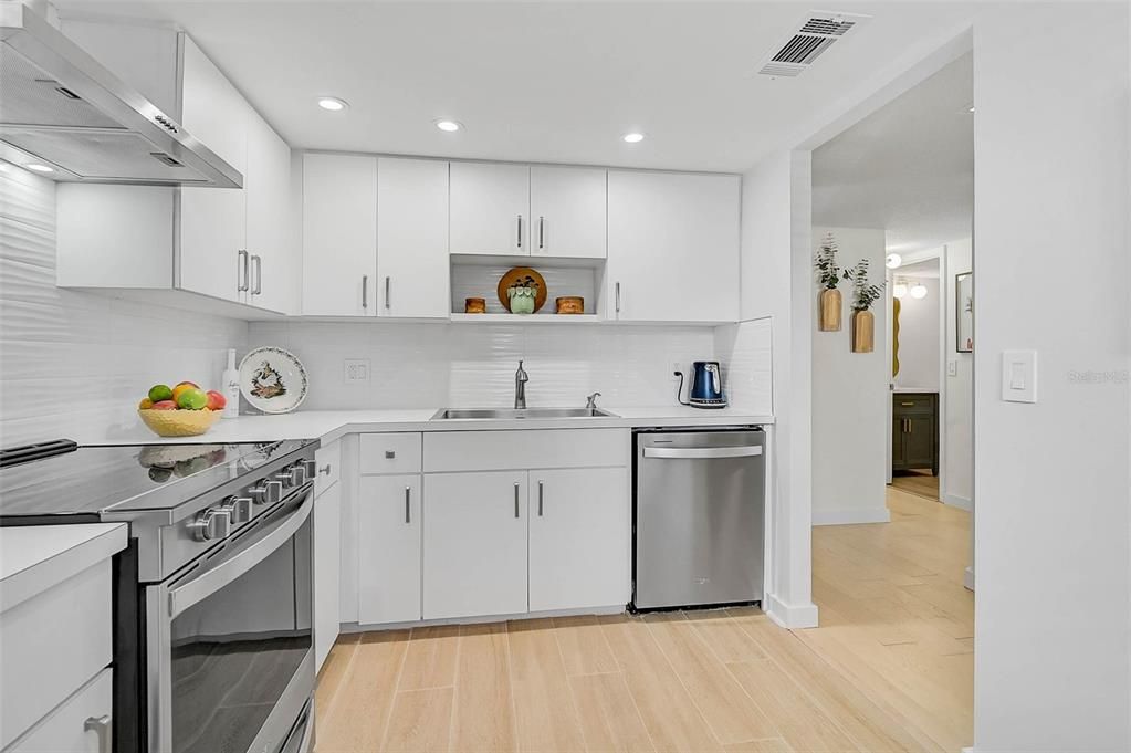 For Sale: $435,000 (2 beds, 2 baths, 1016 Square Feet)