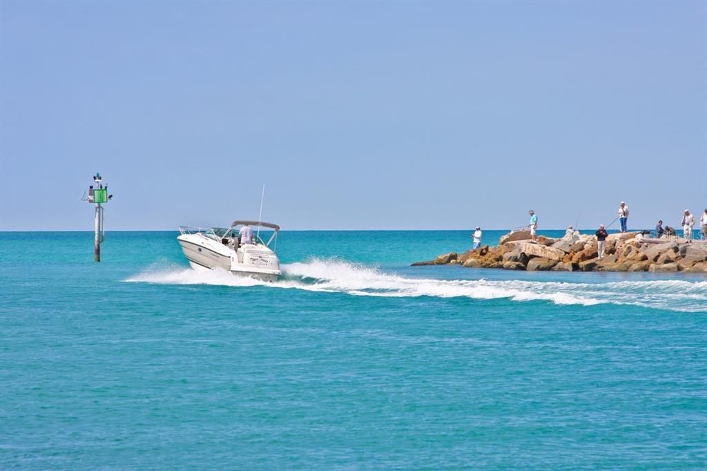 For Sale: $435,000 (2 beds, 2 baths, 1016 Square Feet)