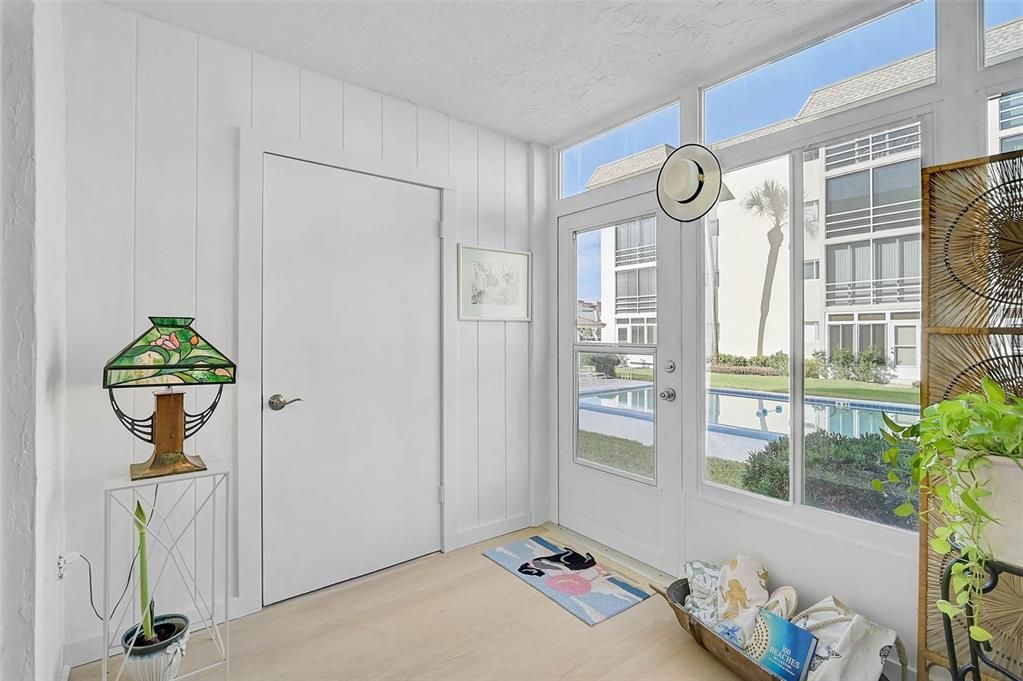 For Sale: $435,000 (2 beds, 2 baths, 1016 Square Feet)