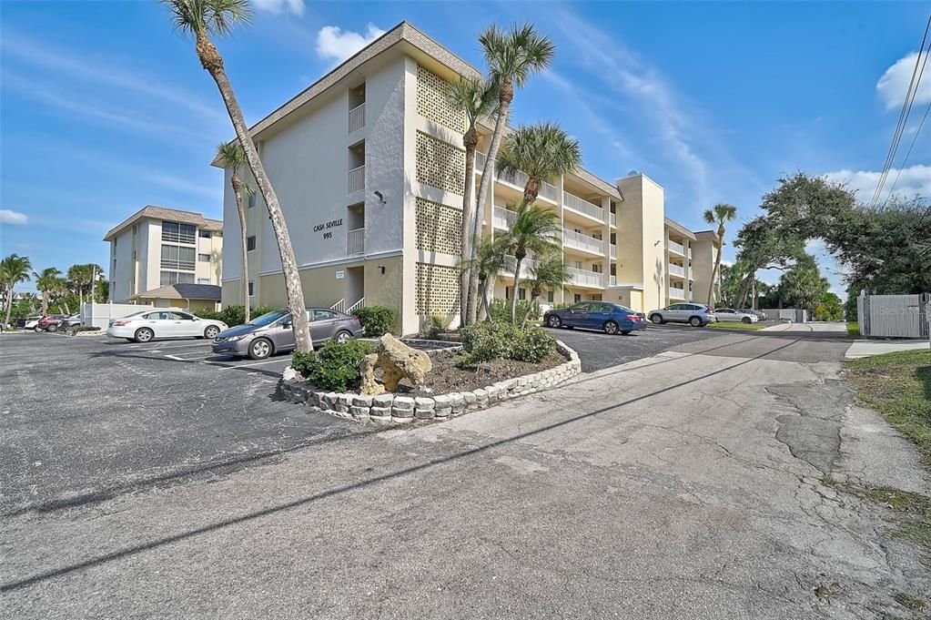 For Sale: $435,000 (2 beds, 2 baths, 1016 Square Feet)