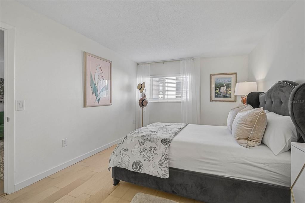 For Sale: $435,000 (2 beds, 2 baths, 1016 Square Feet)