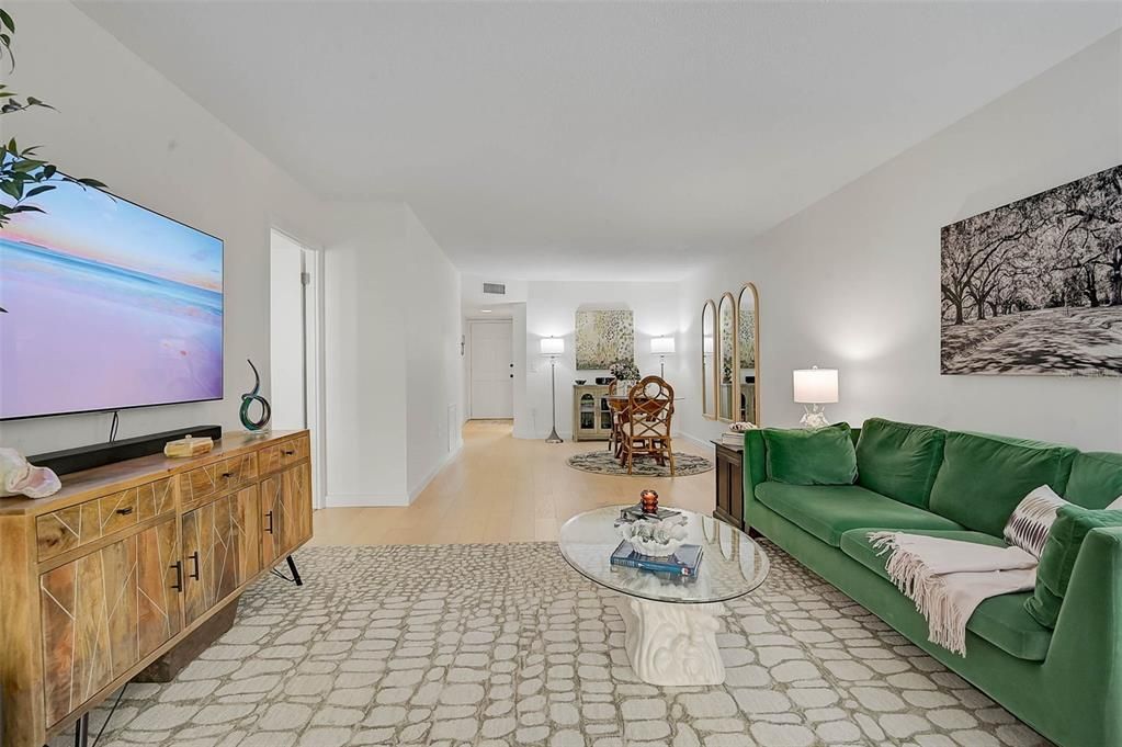 For Sale: $435,000 (2 beds, 2 baths, 1016 Square Feet)