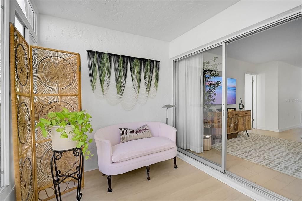 For Sale: $435,000 (2 beds, 2 baths, 1016 Square Feet)