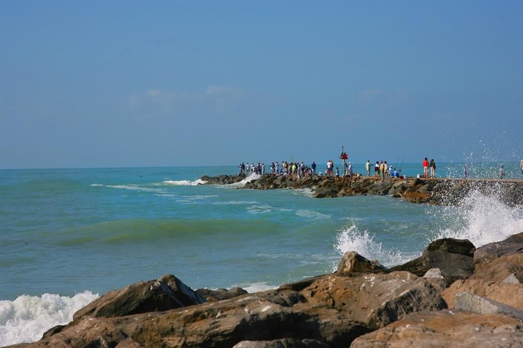 For Sale: $435,000 (2 beds, 2 baths, 1016 Square Feet)