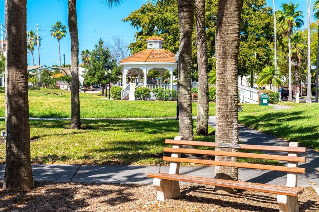 For Sale: $435,000 (2 beds, 2 baths, 1016 Square Feet)