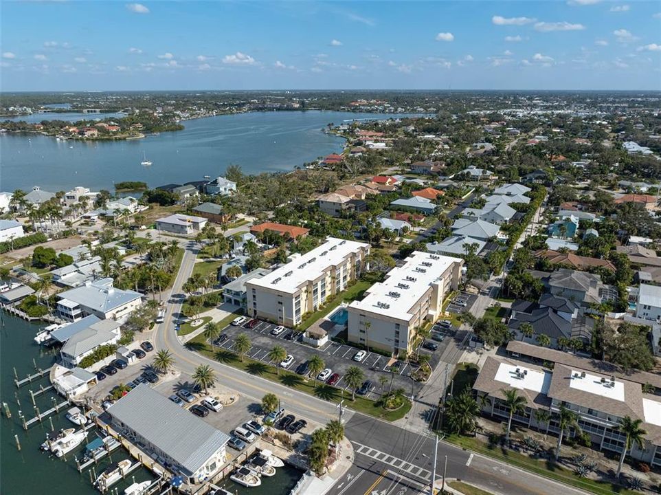 For Sale: $435,000 (2 beds, 2 baths, 1016 Square Feet)