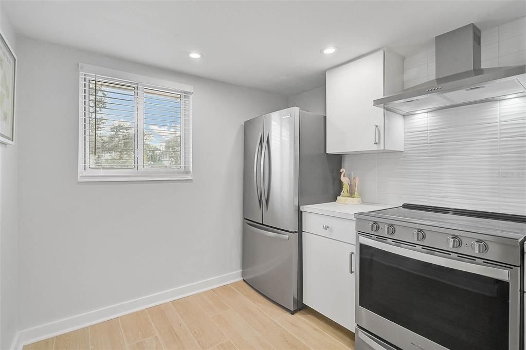 For Sale: $435,000 (2 beds, 2 baths, 1016 Square Feet)