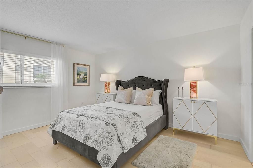 For Sale: $435,000 (2 beds, 2 baths, 1016 Square Feet)