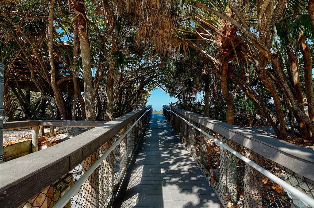 For Sale: $435,000 (2 beds, 2 baths, 1016 Square Feet)