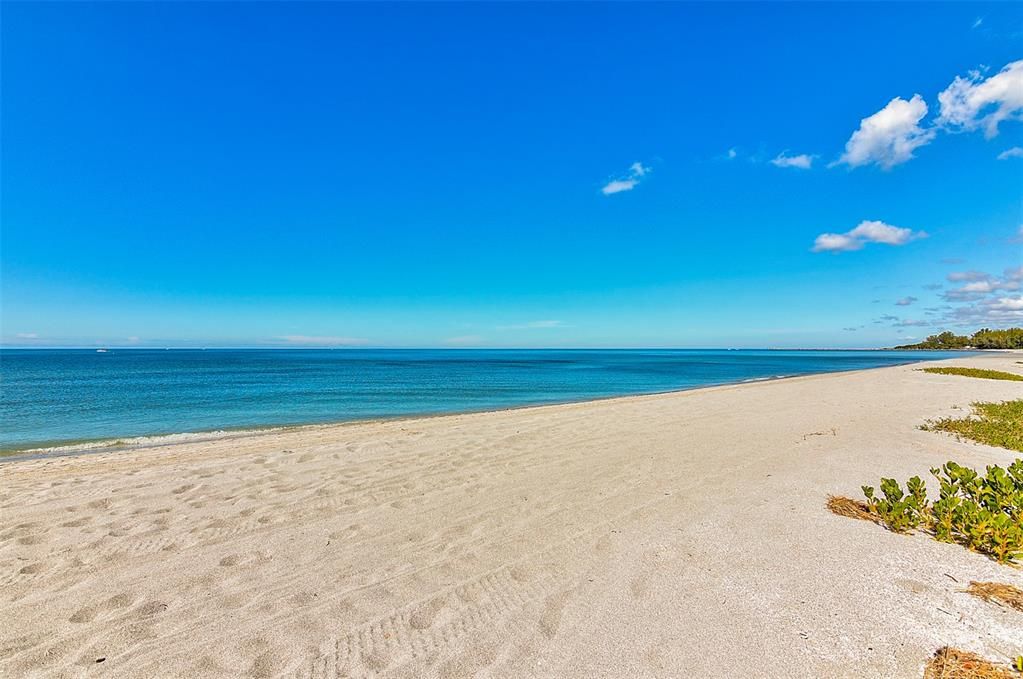 For Sale: $435,000 (2 beds, 2 baths, 1016 Square Feet)