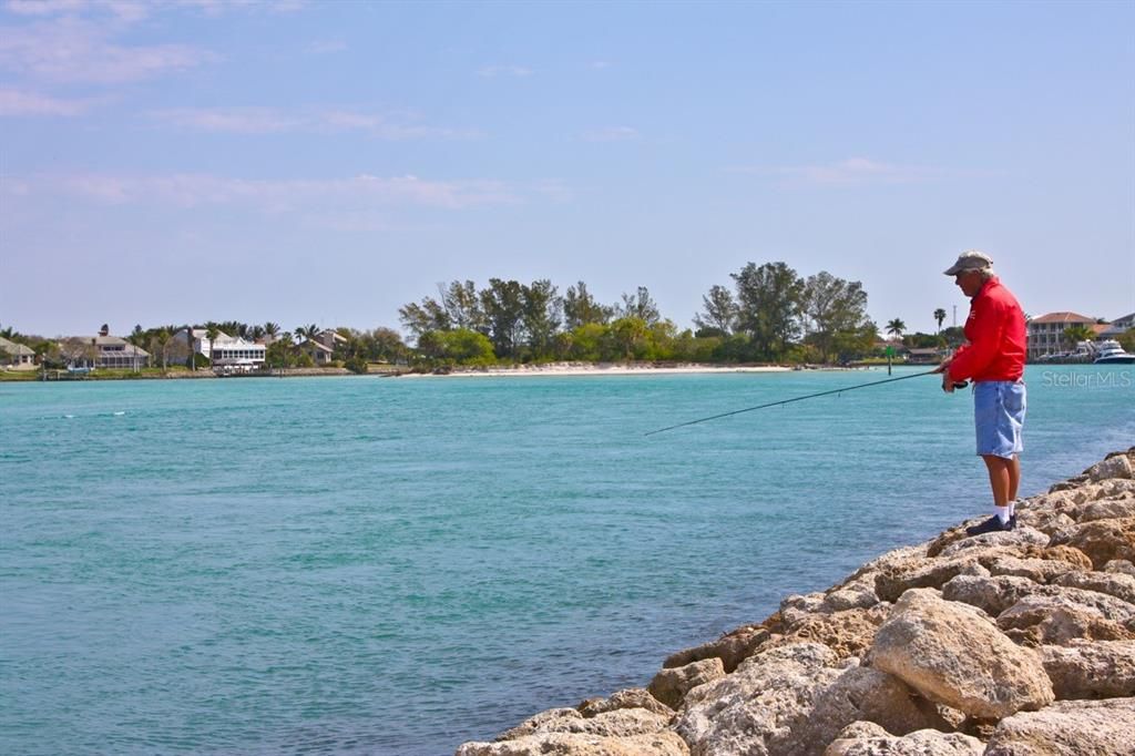 For Sale: $435,000 (2 beds, 2 baths, 1016 Square Feet)