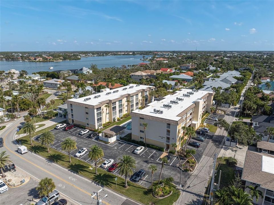 For Sale: $435,000 (2 beds, 2 baths, 1016 Square Feet)