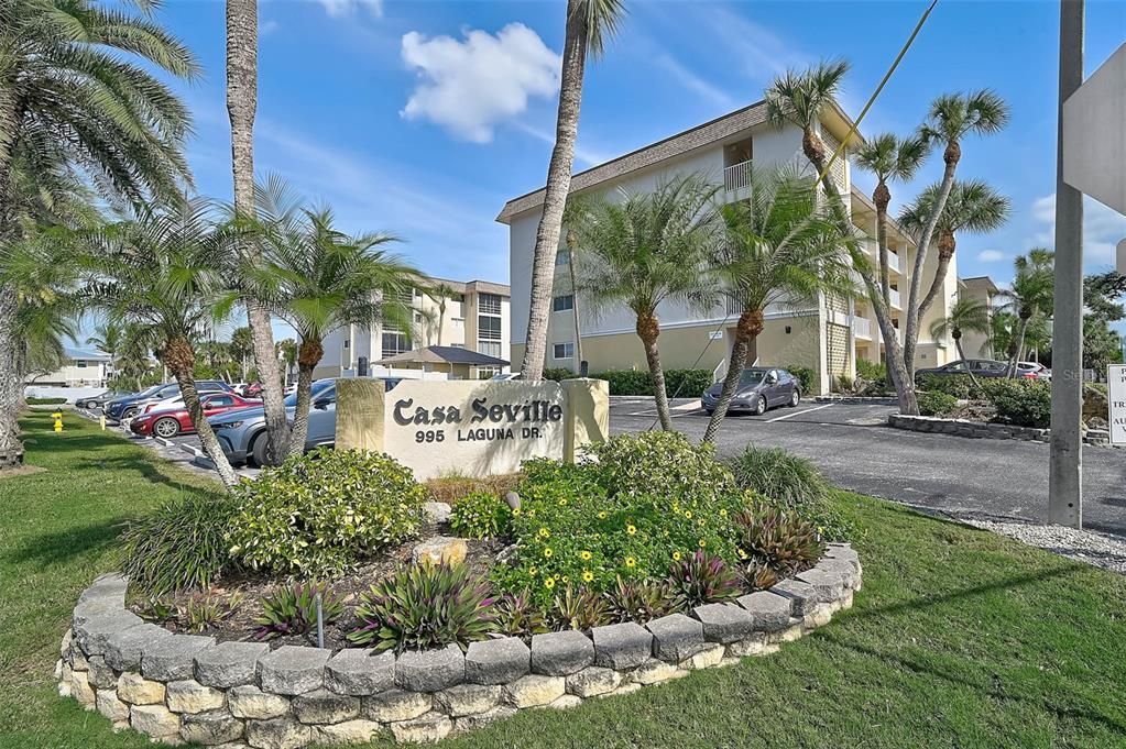 For Sale: $435,000 (2 beds, 2 baths, 1016 Square Feet)