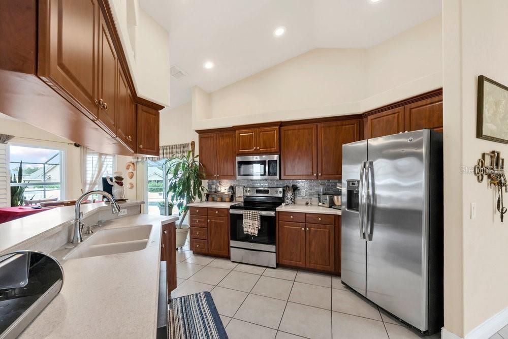 На продажу: $399,000 (4 спален, 2 ванн, 2220 Квадратных фут)