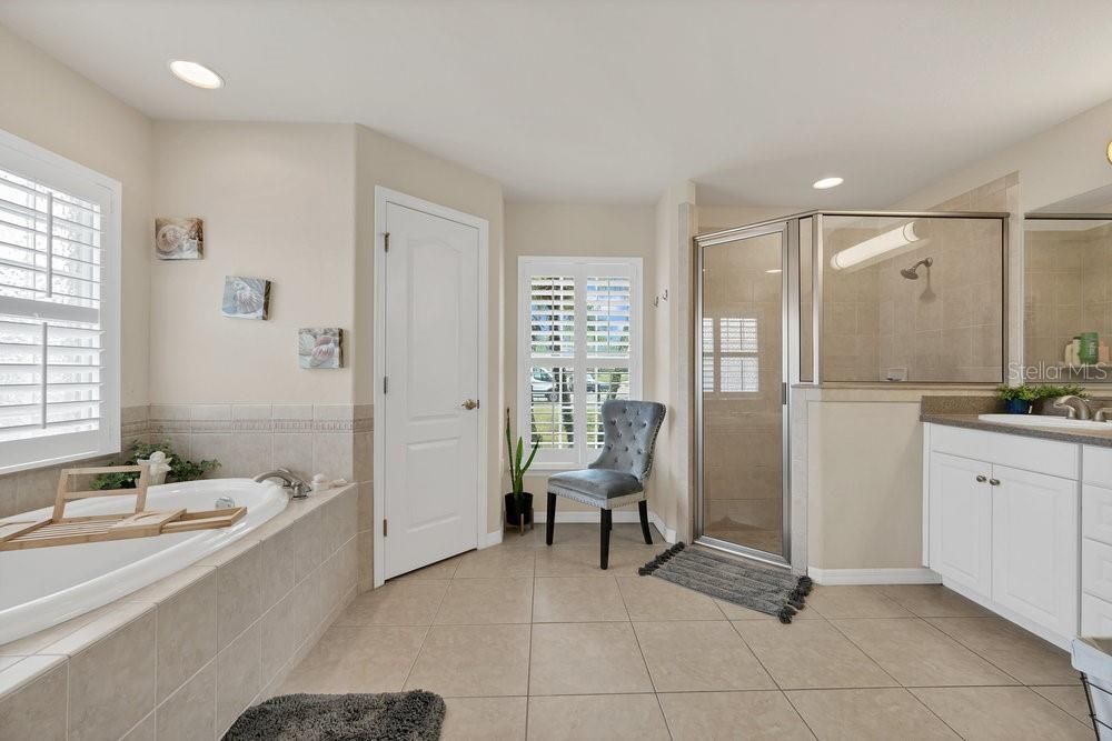 На продажу: $399,000 (4 спален, 2 ванн, 2220 Квадратных фут)