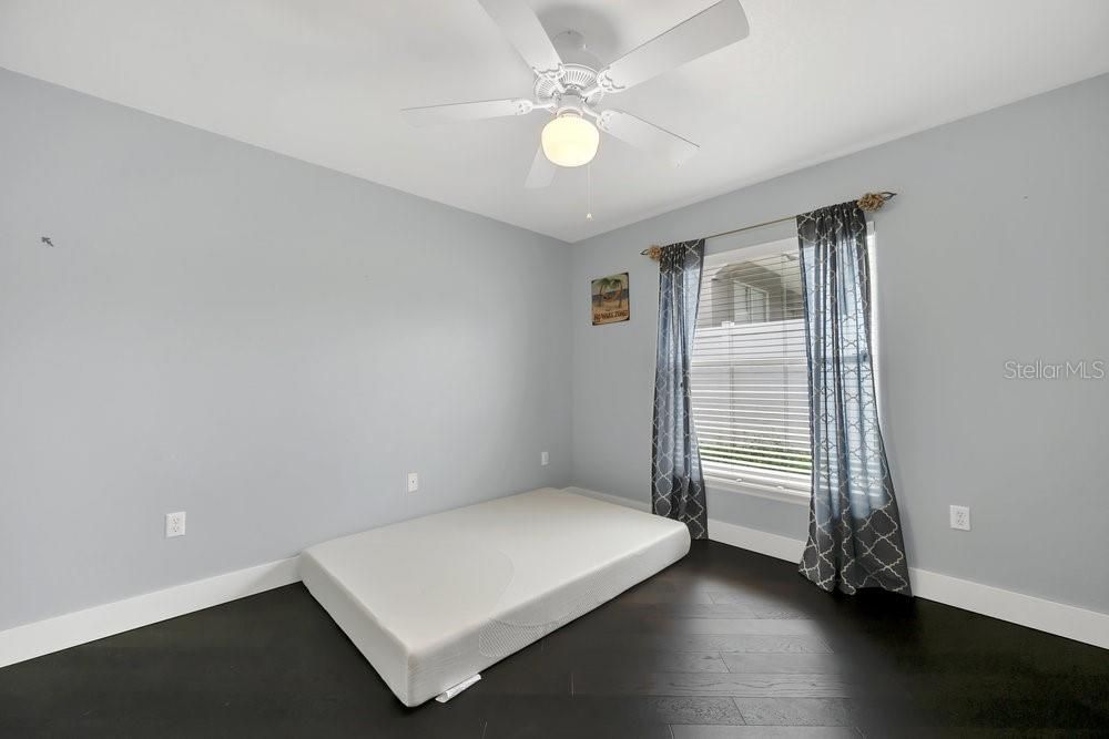 На продажу: $399,000 (4 спален, 2 ванн, 2220 Квадратных фут)