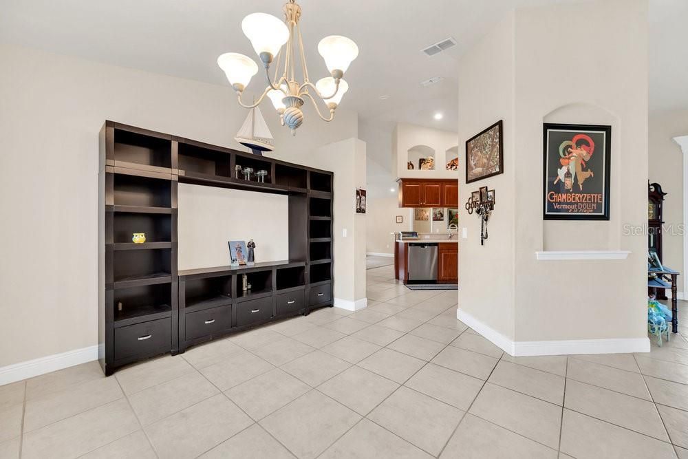 На продажу: $399,000 (4 спален, 2 ванн, 2220 Квадратных фут)