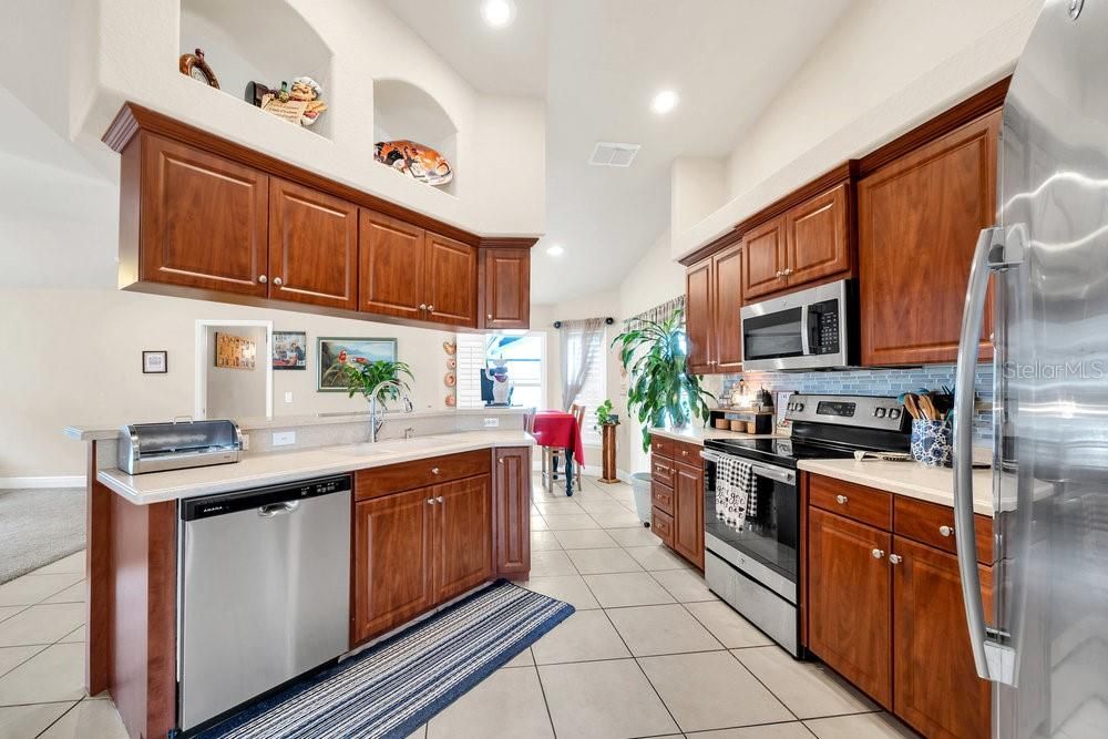 На продажу: $399,000 (4 спален, 2 ванн, 2220 Квадратных фут)