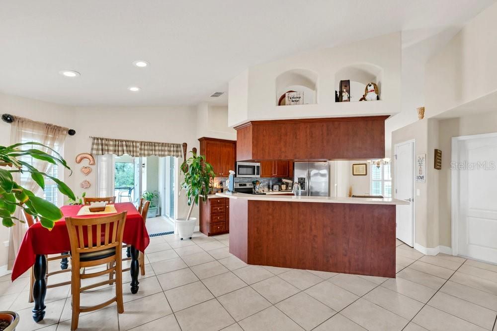 На продажу: $399,000 (4 спален, 2 ванн, 2220 Квадратных фут)