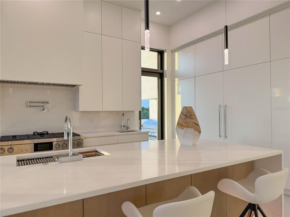 На продажу: $6,488,000 (4 спален, 4 ванн, 3554 Квадратных фут)