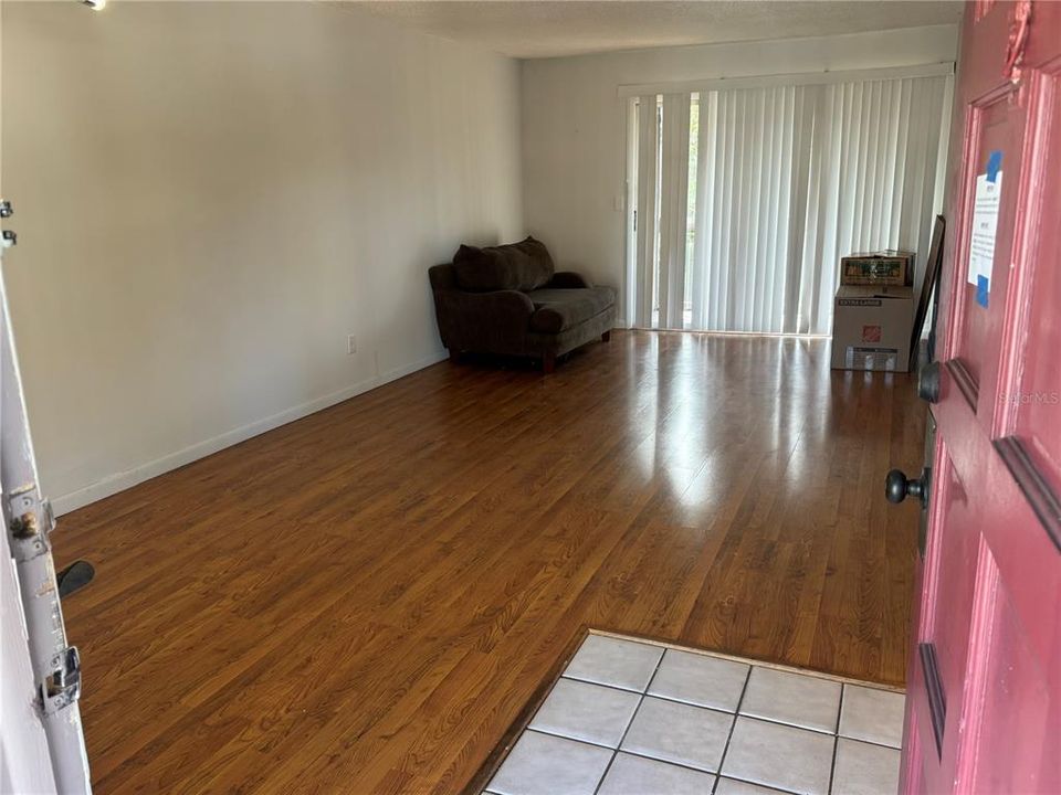 For Rent: $1,150 (1 beds, 1 baths, 678 Square Feet)