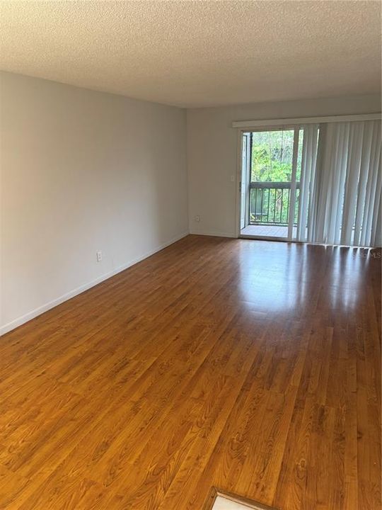 For Rent: $1,150 (1 beds, 1 baths, 678 Square Feet)