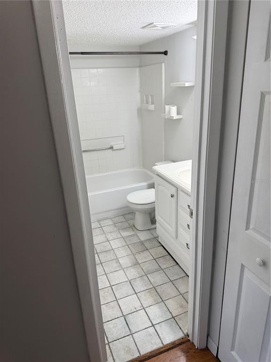 For Rent: $1,150 (1 beds, 1 baths, 678 Square Feet)